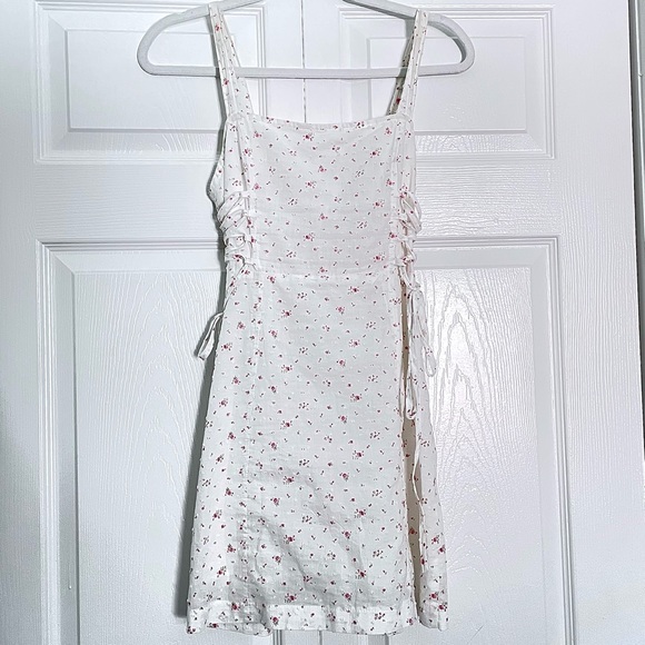 Princess Polly Dresses & Skirts - Princess Polly Floral White Pink Dress